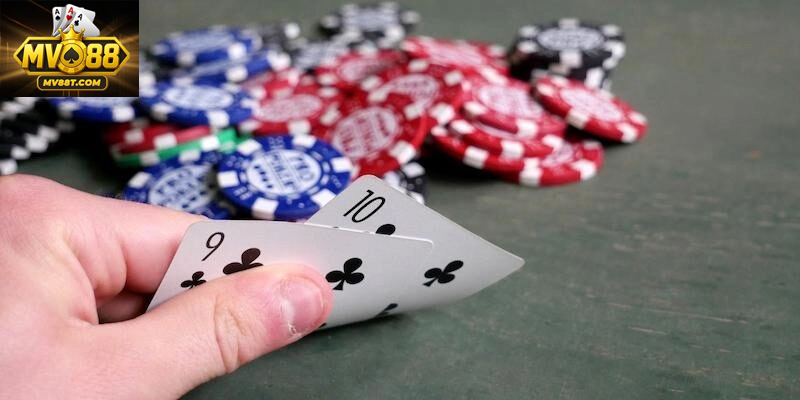 Triple Card Poker Là Gì? Hướng Dẫn Chi Tiết Cho Newbie Mỗi người chơi và nhà cái được chia ba lá